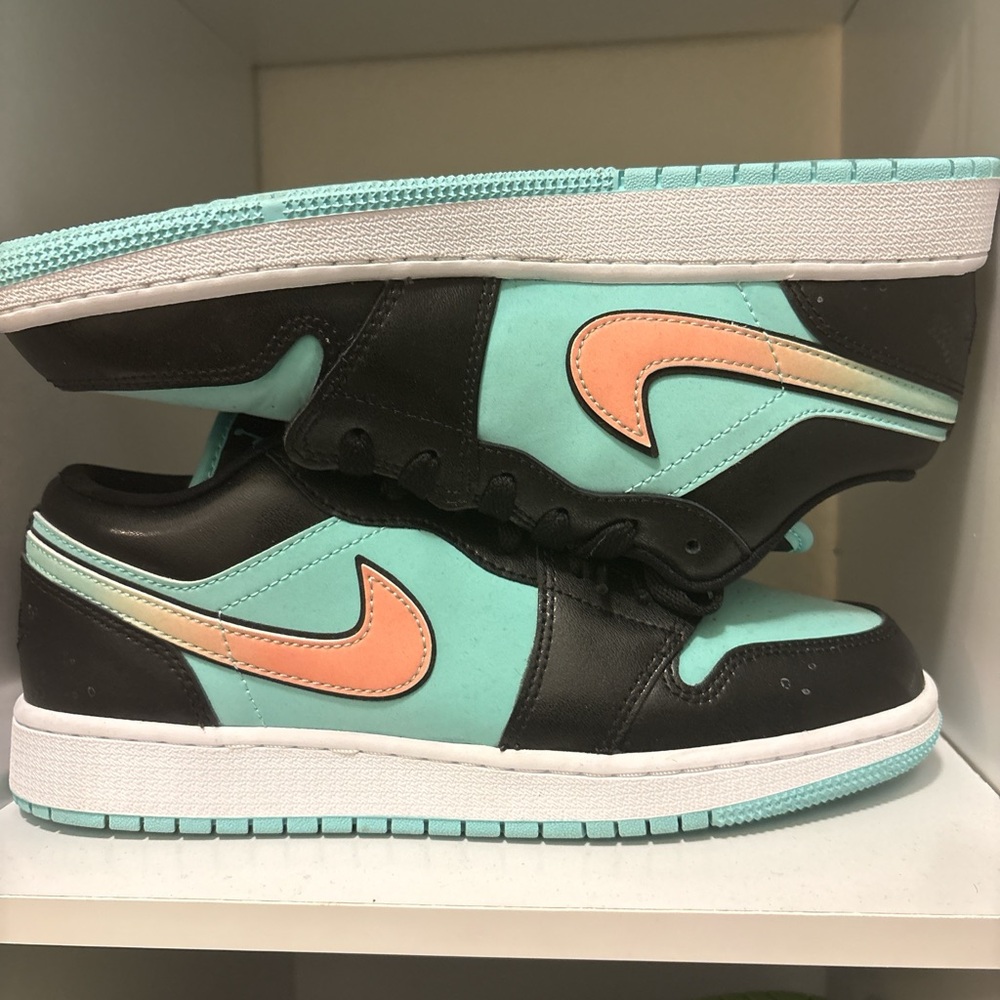 Jordan 1 Tropical Twist